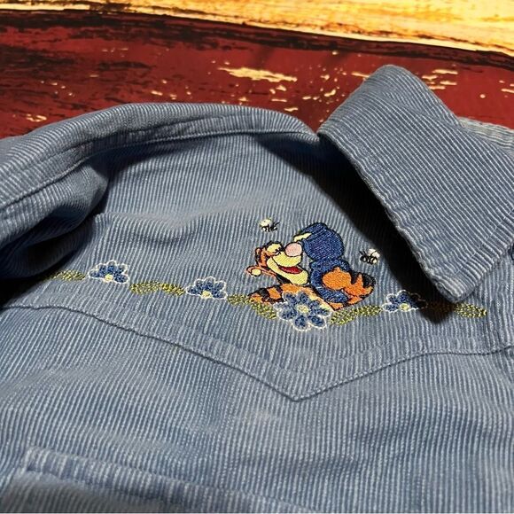 Vintage 90s Disney Winnie The Pooh Tigger Embroidered Corduroy Snap Button Shirt - Picture 10 of 10